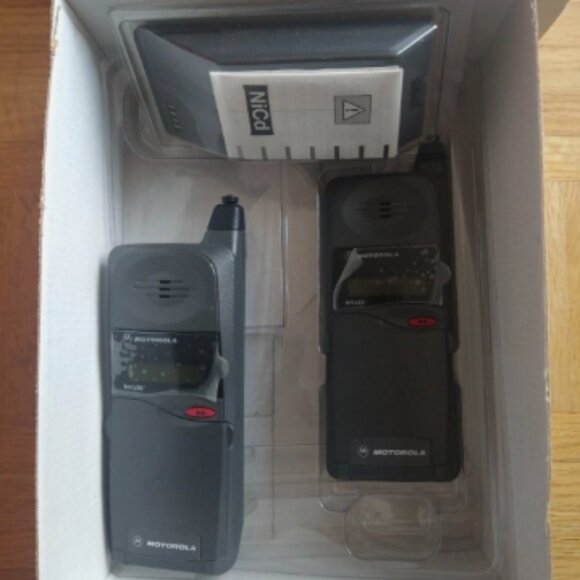 2 x NEW Motorola DPC650 Cell Phones Mobile Phone Vintage - Picture 2 of 6